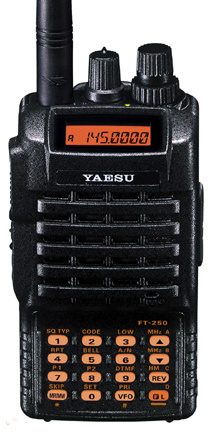 ѕортативна¤ радиостанци¤ YAESU FT-250/FNB-83/VAC-10