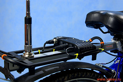 Рация FTM-10SR на велосипеде (антена и основной блок)
